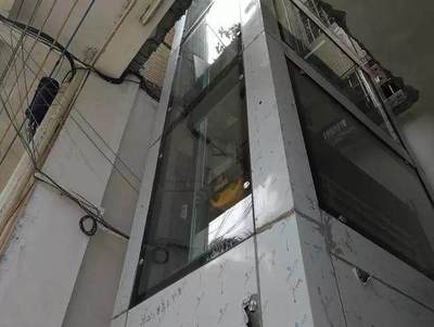 老小区装上“微电梯” 清远首部微型电梯带来的城市新思考